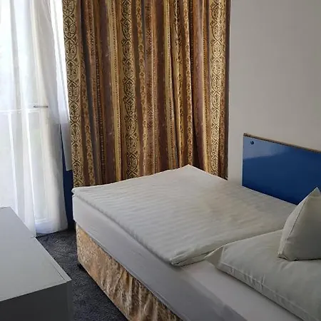 Amigo Hotel 2*