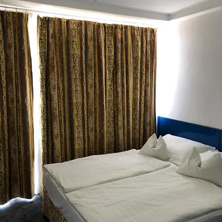 Amigo Hotel 2*